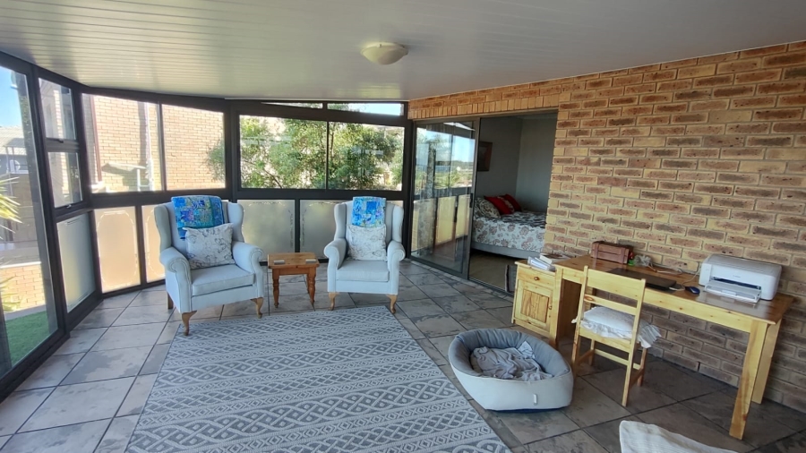 6 Bedroom Property for Sale in Stilbaai Wes Western Cape